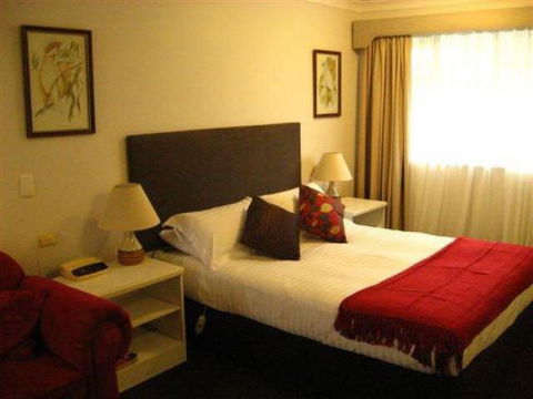 McNEVINS TAMWORTH MOTEL & Restaurant - Surfers Gold Coast 0