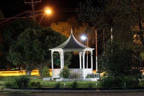 Gazebo Motor Inn - Surfers Gold Coast 1