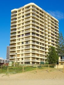 Breakers North Beachfront Apartments - Surfers Gold Coast 1