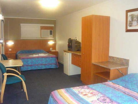 Motel Monaco - Surfers Gold Coast 0