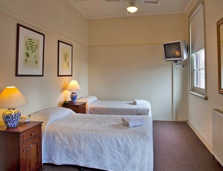Richmond Hill Hotel - Surfers Gold Coast 1