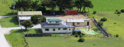 King Island Golf And Surf Accommodation - Surfers Gold Coast 0