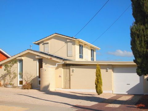 Homes Down Under - Surfers Gold Coast 2