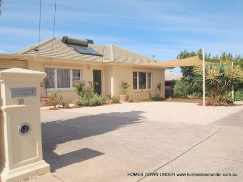 Homes Down Under - Surfers Gold Coast 3