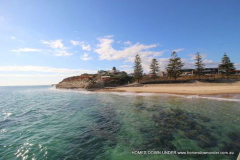Homes Down Under - Surfers Gold Coast 7