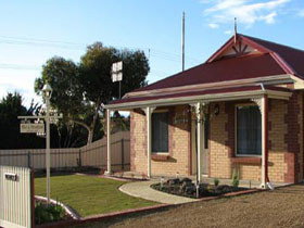 Brooking Cottage - Surfers Gold Coast 0