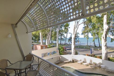 On Palm Cove Beachfront Apartments - Surfers Gold Coast 0
