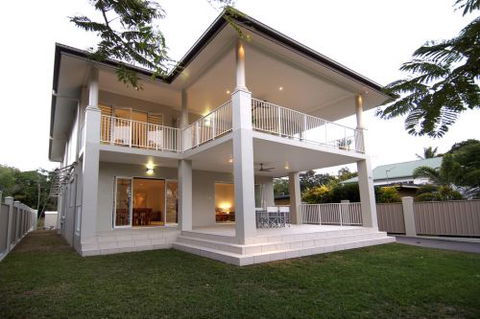Cairns Beaches Accommodation Consultancy Services  - Surfers Gold Coast 2