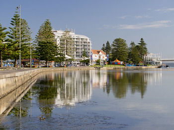 Oaks Waterfront Resort - The Entrance - Surfers Gold Coast 11