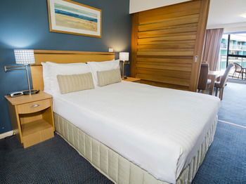 Oaks Waterfront Resort - The Entrance - Surfers Gold Coast 22