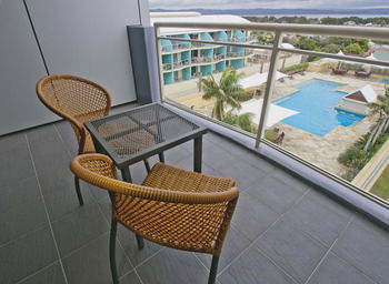 Oaks Waterfront Resort - The Entrance - Surfers Gold Coast 25