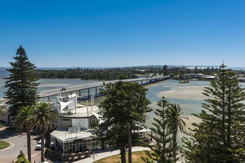 Oaks Waterfront Resort - The Entrance - Surfers Gold Coast 38