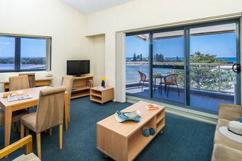 Oaks Waterfront Resort - The Entrance - Surfers Gold Coast 42
