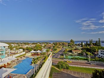 Oaks Waterfront Resort - The Entrance - Surfers Gold Coast 5