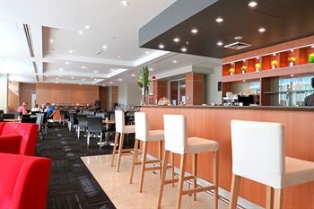 Waldorf Parramatta Apartment Hotel - Surfers Gold Coast 1