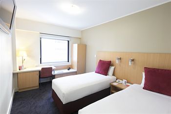 Ibis Sydney World Square - Surfers Gold Coast 2