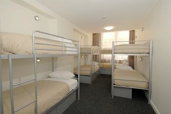 Base Sydney - Backpacker - Surfers Gold Coast 5