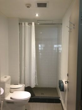 Base Sydney - Backpacker - Surfers Gold Coast 14