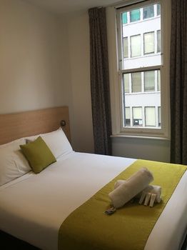 Base Sydney - Backpacker - Surfers Gold Coast 23