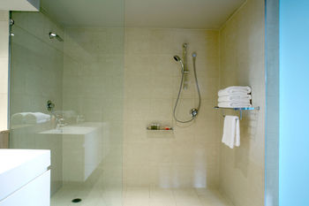 Larmont Sydney By Lancemore - Surfers Gold Coast 2