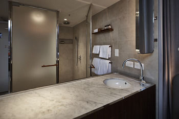 Larmont Sydney By Lancemore - Surfers Gold Coast 13