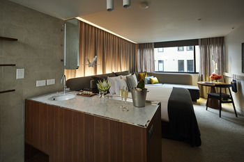 Larmont Sydney By Lancemore - Surfers Gold Coast 18