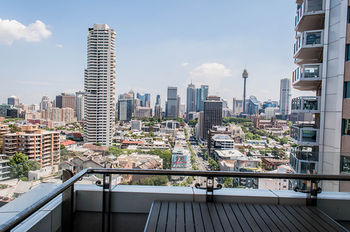 Larmont Sydney By Lancemore - Surfers Gold Coast 24