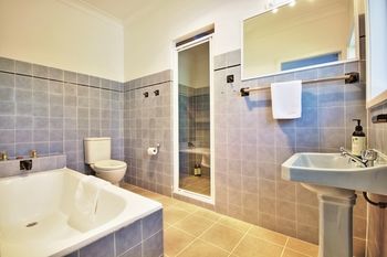 Dolphin Sands - Surfers Gold Coast 5