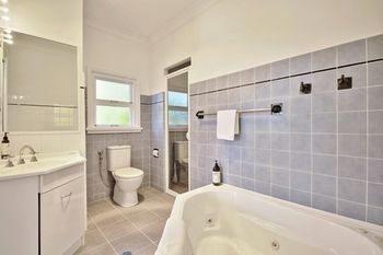 Dolphin Sands - Surfers Gold Coast 7