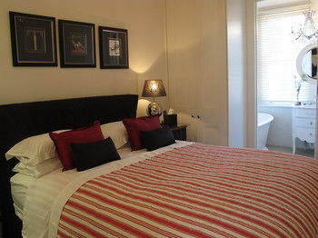 Andre's Mews Luxury Serviced Apartments - Surfers Gold Coast 18