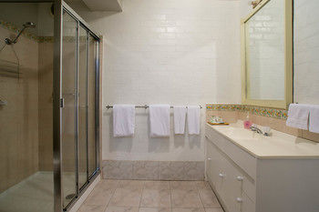 A Camelot Tower & Penthouse - Surfers Gold Coast 29