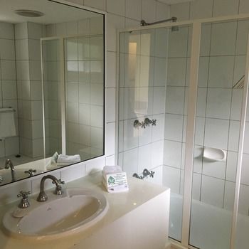Eltham Gateway Hotel - Surfers Gold Coast 1