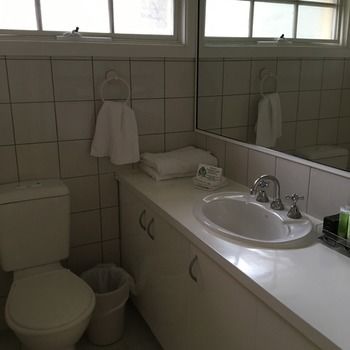 Eltham Gateway Hotel - Surfers Gold Coast 4