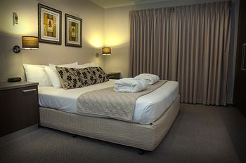 Eltham Gateway Hotel - Surfers Gold Coast 0