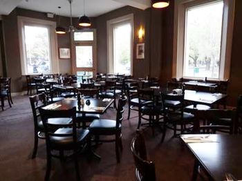 Naughtons Parkville Hotel - Surfers Gold Coast 14