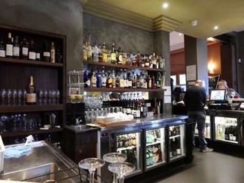 Naughtons Parkville Hotel - Surfers Gold Coast 16