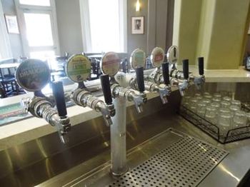 Naughtons Parkville Hotel - Surfers Gold Coast 19