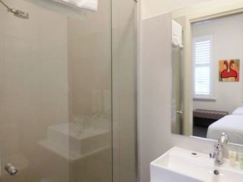 Naughtons Parkville Hotel - Surfers Gold Coast 27