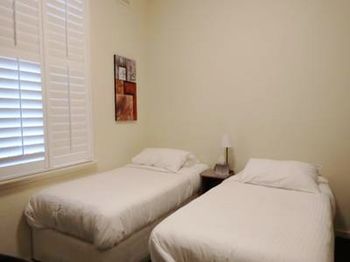 Naughtons Parkville Hotel - Surfers Gold Coast 28