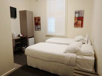 Naughtons Parkville Hotel - Surfers Gold Coast 29