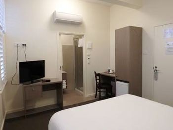 Naughtons Parkville Hotel - Surfers Gold Coast 30