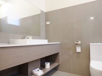 Naughtons Parkville Hotel - Surfers Gold Coast 31