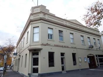 Naughtons Parkville Hotel - Surfers Gold Coast 35