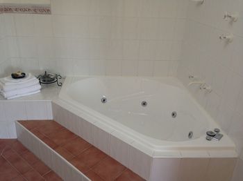 Valley Of The Waters B&B - Surfers Gold Coast 8