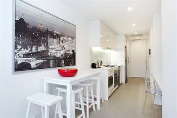 ALT Tower Serviced Apartments - Surfers Gold Coast 3