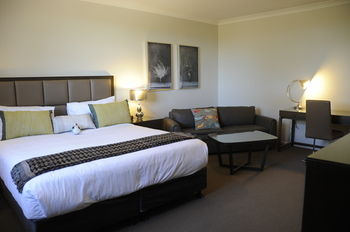 Riverside Oaks Golf Resort - Surfers Gold Coast 18