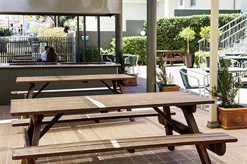 Pritchards Hotel - Surfers Gold Coast 20