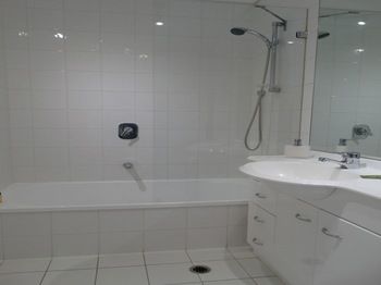 Alpha Apartments Melbourne - Surfers Gold Coast 6