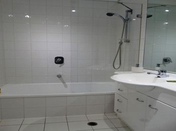 Alpha Apartments Melbourne - Surfers Gold Coast 24