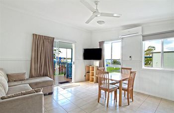 South Coast Retreat - Surfers Gold Coast 0
